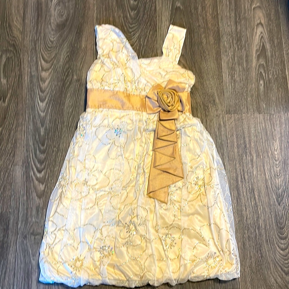 Girls dress.